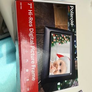 7” hi-res digital picture frame. Never used in original box